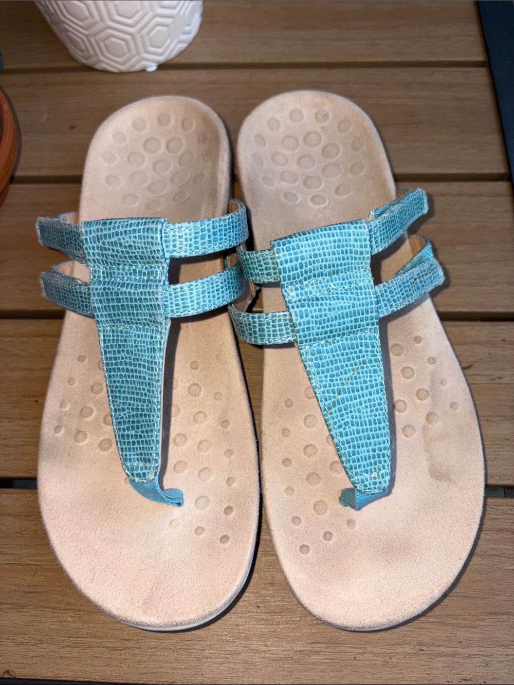 Vionic 7 (38) light blue Textured Leather Toe-Post Sandals
